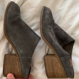 Toms suede Leila mules sz 8